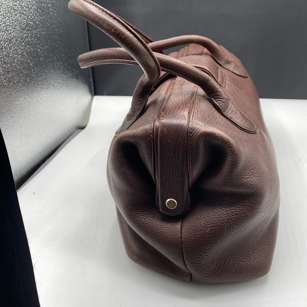 689Stone Mountain choc brown leather dr bag
Preowned great condition beautiful - Picture 3 of 7